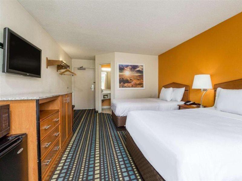 Days Inn By Wyndham Florence Cincinnati Area Bagian luar foto