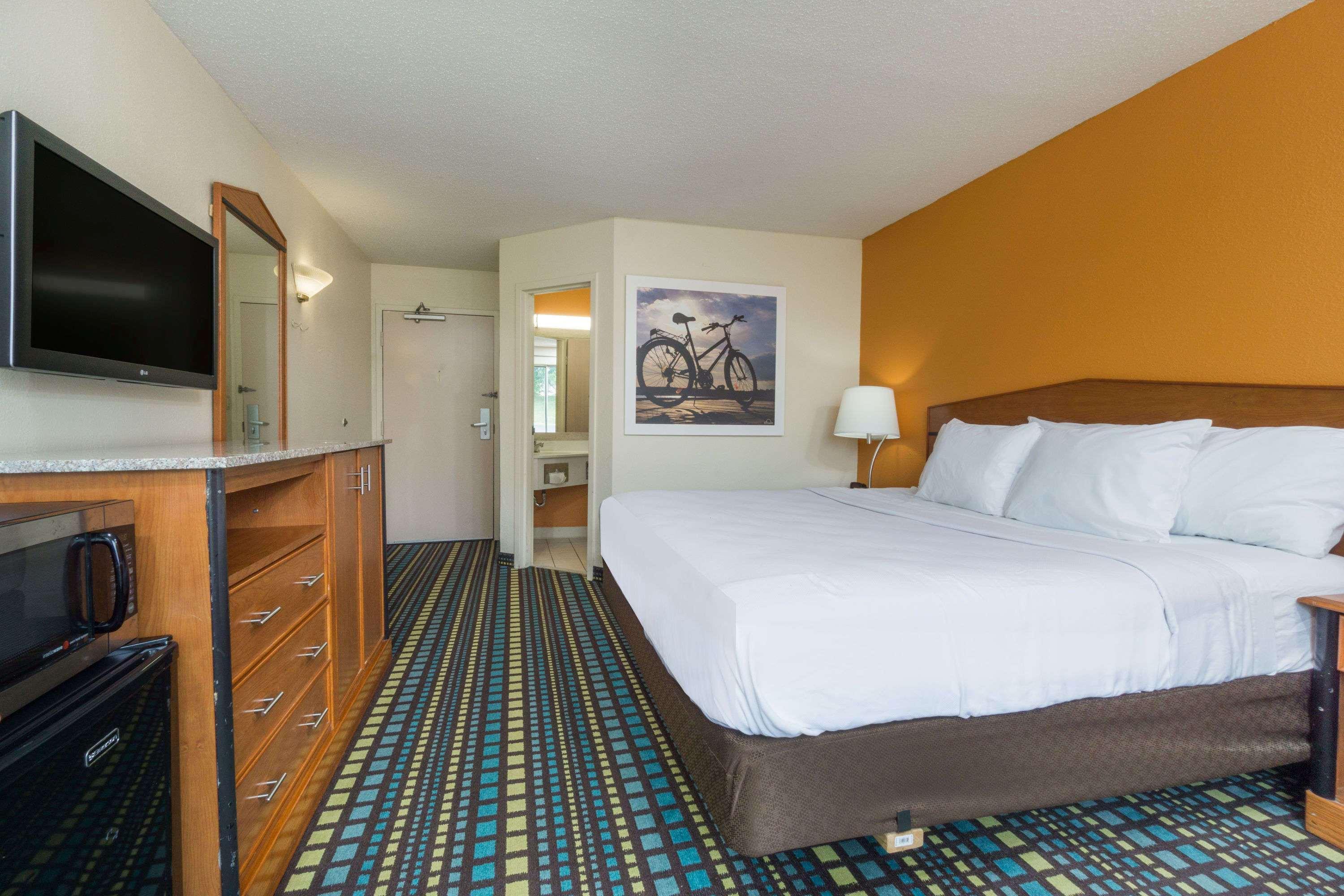 Days Inn By Wyndham Florence Cincinnati Area Bagian luar foto