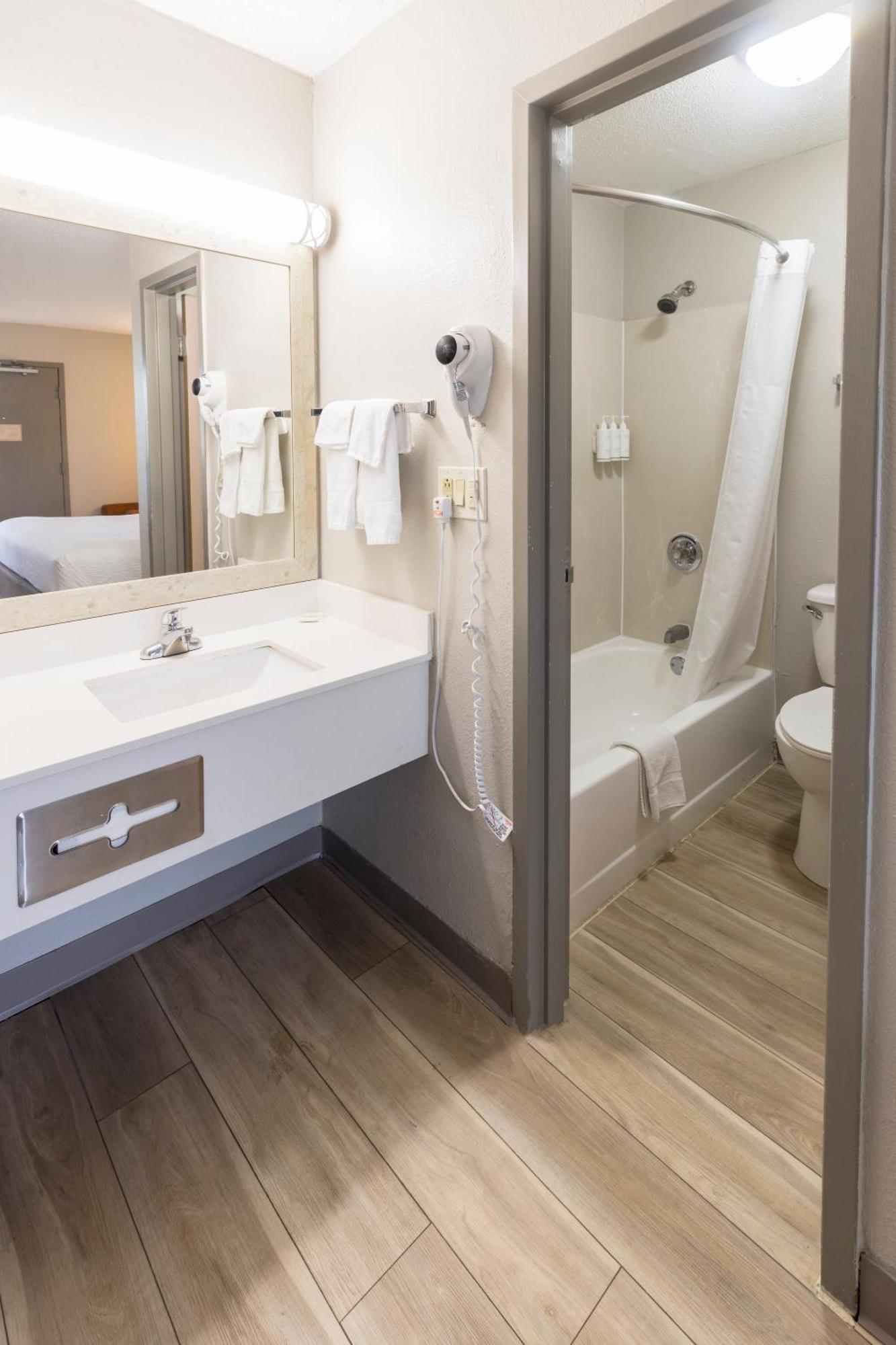 Days Inn By Wyndham Florence Cincinnati Area Bagian luar foto