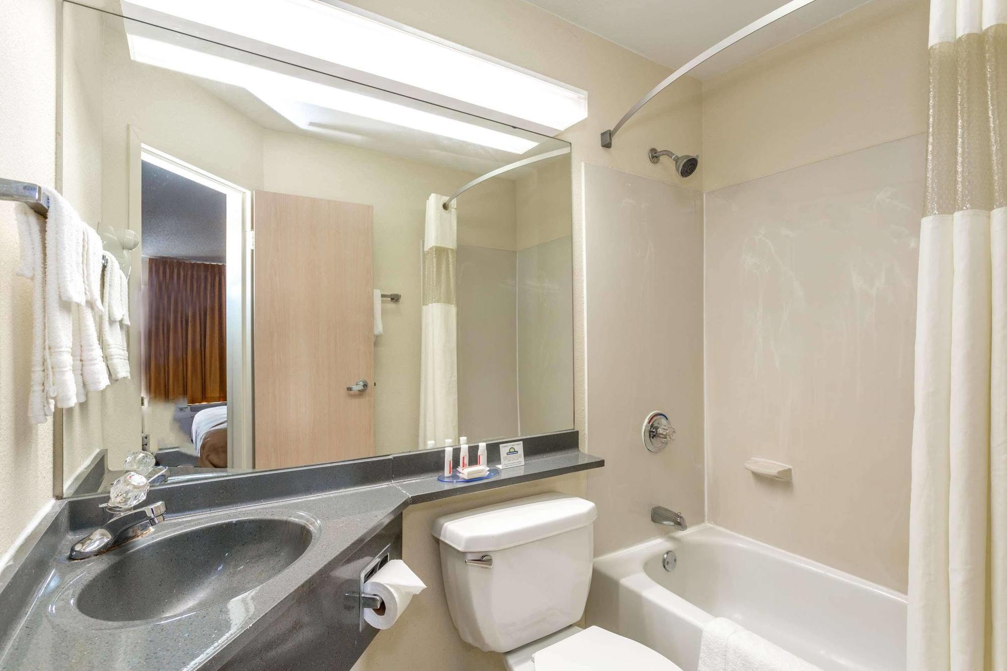 Days Inn By Wyndham Florence Cincinnati Area Bagian luar foto