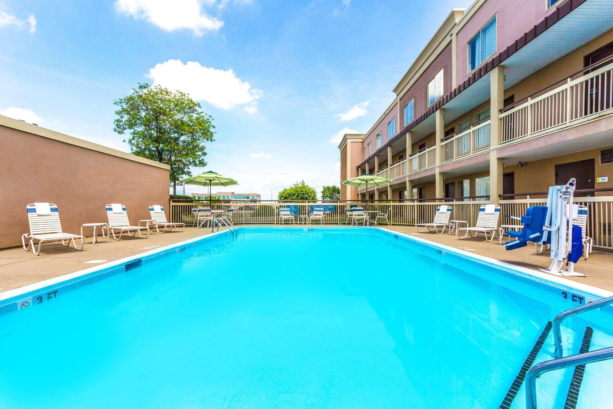 Days Inn By Wyndham Florence Cincinnati Area Bagian luar foto