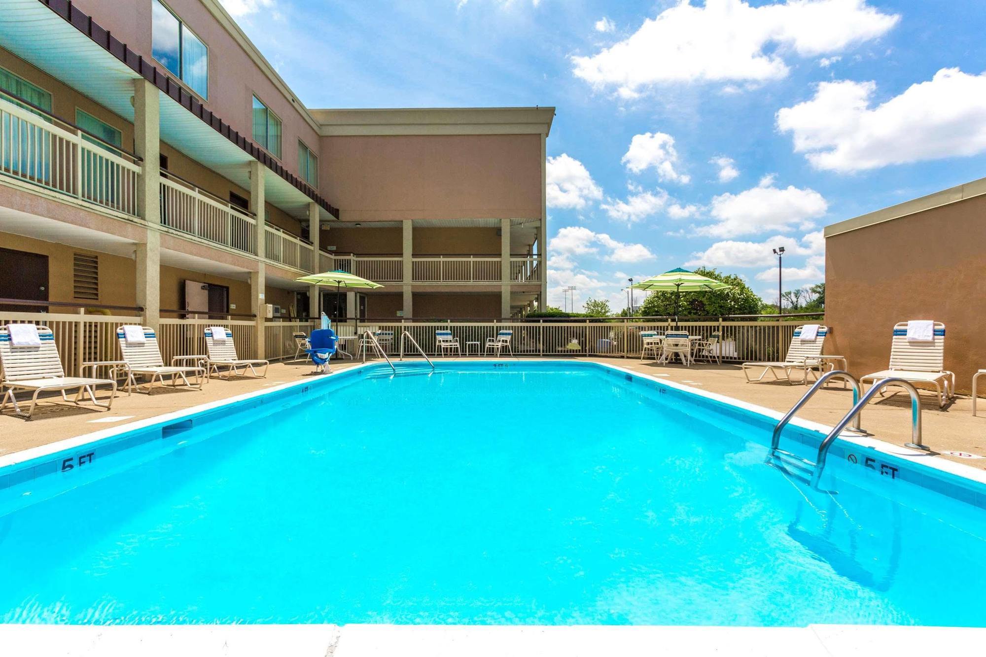 Days Inn By Wyndham Florence Cincinnati Area Bagian luar foto
